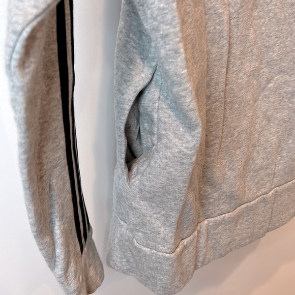 🩶🖤Adidas Pullover Gray and Black Sweatshirt in Size Small Like New - Picture 6 of 6
